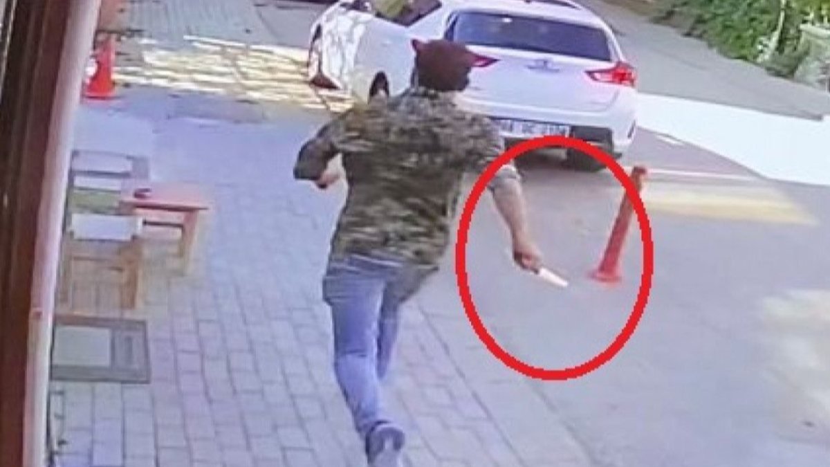 Ankara'da komşu esnafı bıçakla öldüren şahsın kaçış anı
