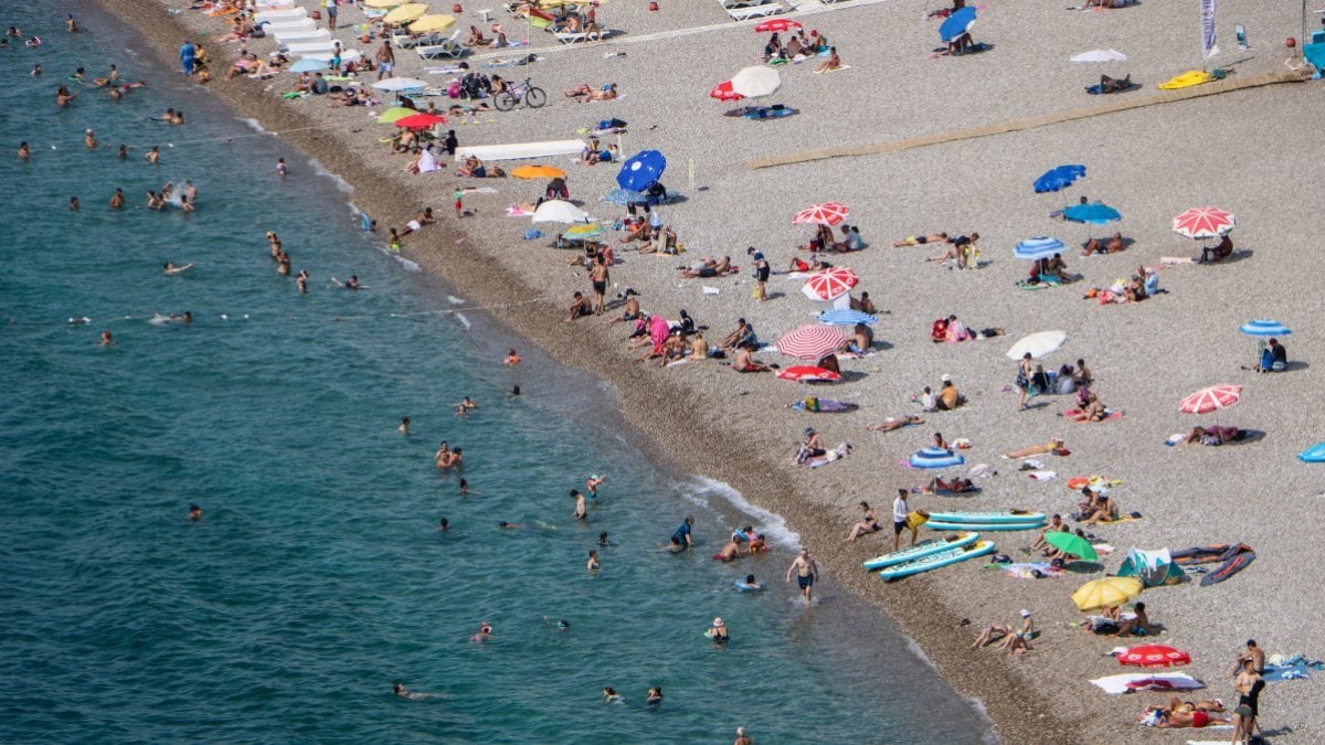 Antalya'da deniz suyu sıcaklığı 31 dereceye ulaştı
