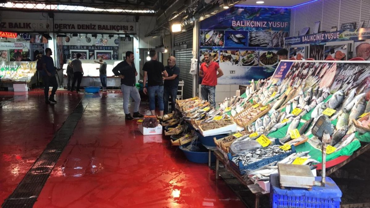 İstanbul'da denize açılan balıkçılar palamutla geri döndü