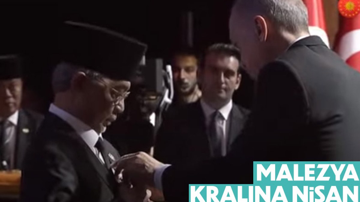 Cumhurbaşkanı Erdoğan, Malezya Kralı'na Devlet Nişanı verdi