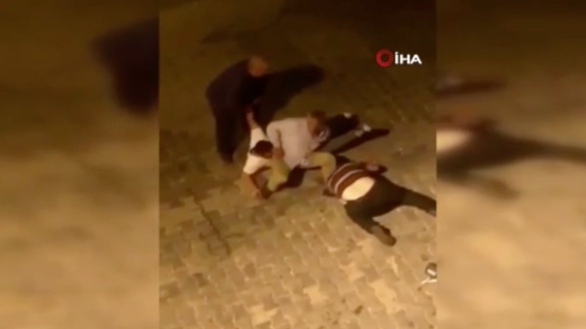 İstanbul'da alkollü şahısların kavgası kamerada