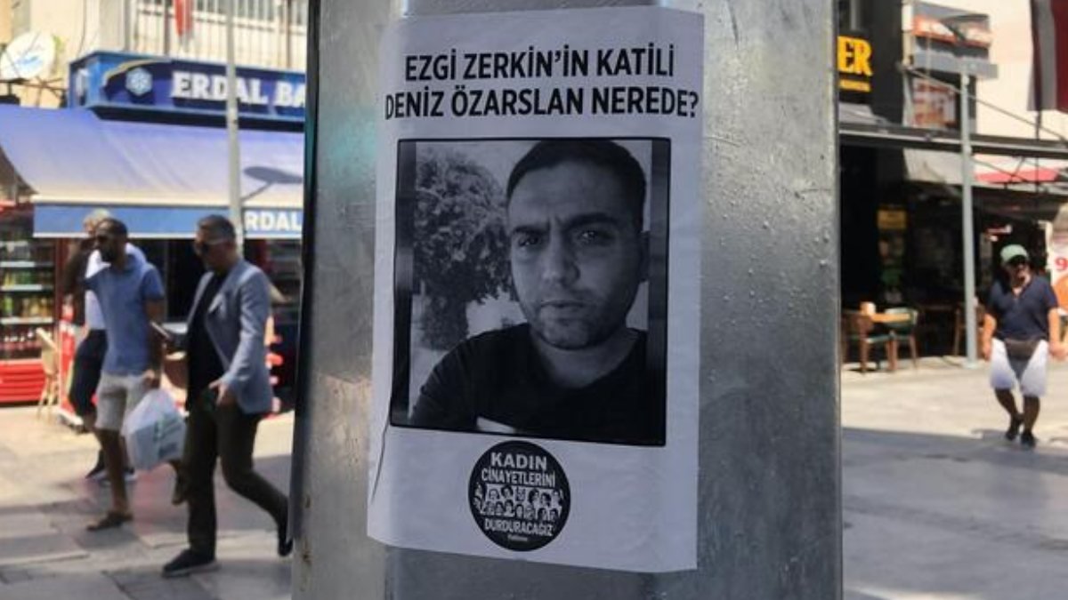 İzmir'de genç kadının katili için sokaklara ilan asıldı