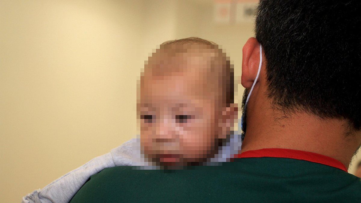 Manisa'da babası tarafından hastaneye bırakılan bebek, annesine teslim edildi