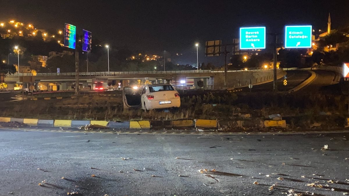 Zonguldak'ta otomobil refüje çıktı: 1 yaralı