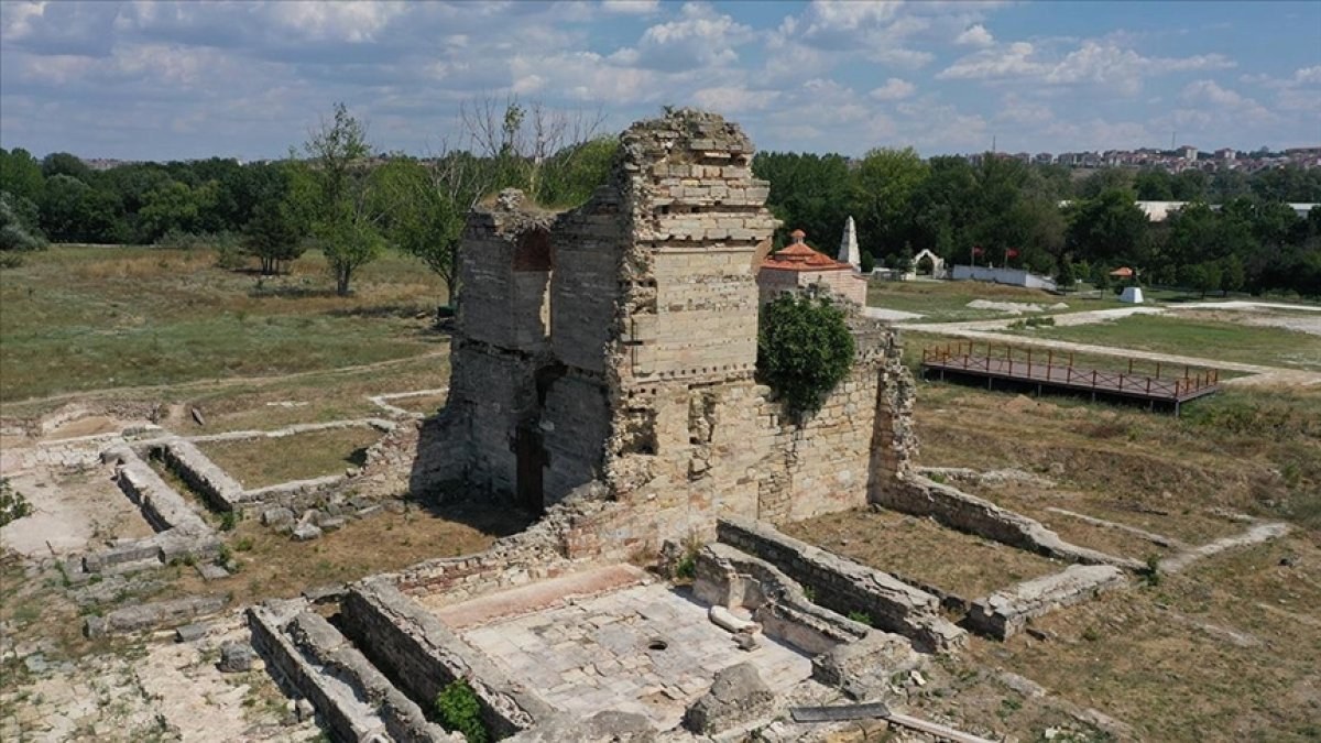 Edirne'deki kazıda padişahların namaz kıldığı bölüme ulaşıldı
