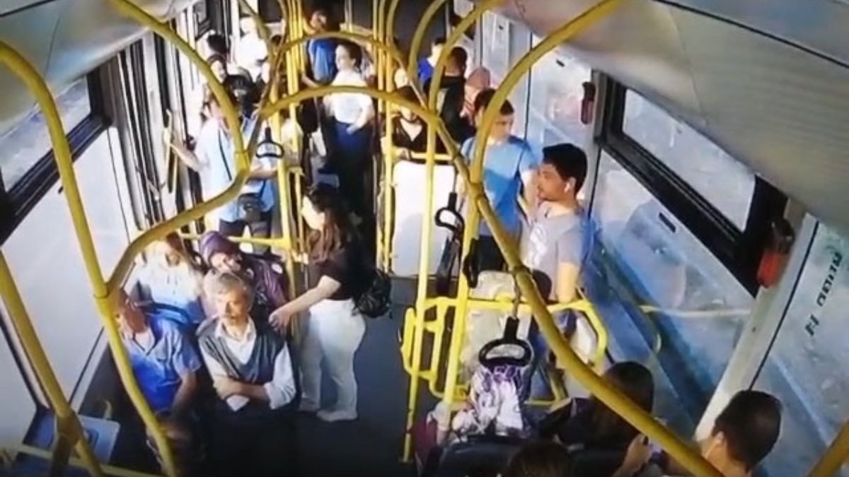 Bursa’da, belediye otobüsündeki yolcuların kaza anındaki görüntüleri