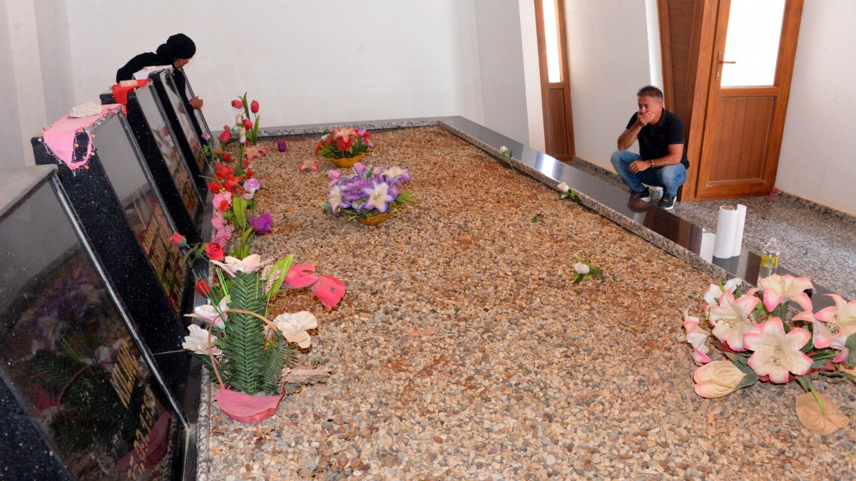 Kahramanmaraş’ta eşi ve 3 çocuğunun mezarlarını müzeye çevirdi