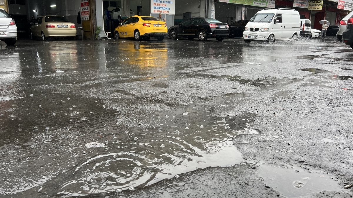 İstanbul'da selde kalan araçların masrafı cep yakıyor