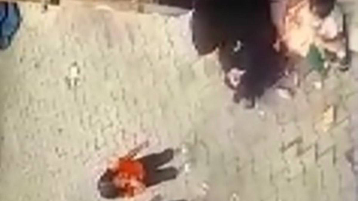 Konya'da, kola aldırma bahanesi ile çocuk kaçıran kadın kamerada
