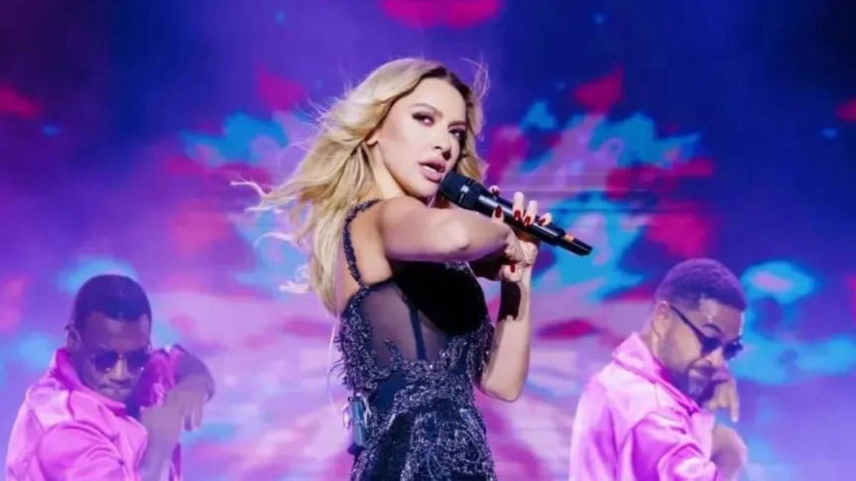 Balıkesir'de Hadise ile 25 bin kişi coştu