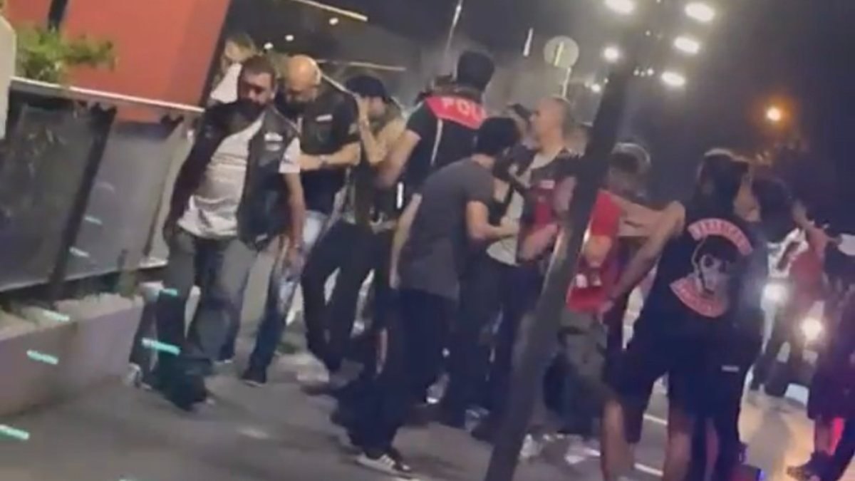 İstanbul'da şüpheli grup polise saldırdı: 3 yaralı, 6 gözaltı