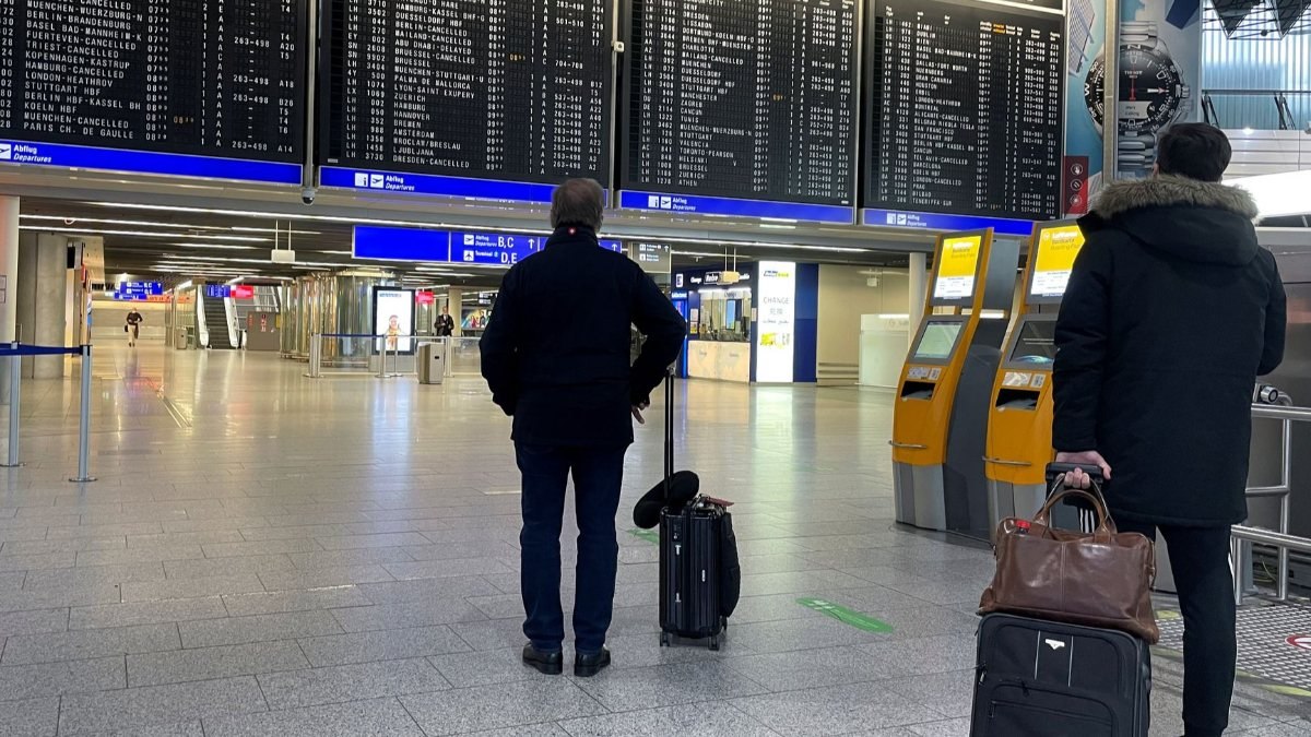 Almanya'da havalimanları, koronavirüs öncesindeki yolcu sayısına ulaşamadı