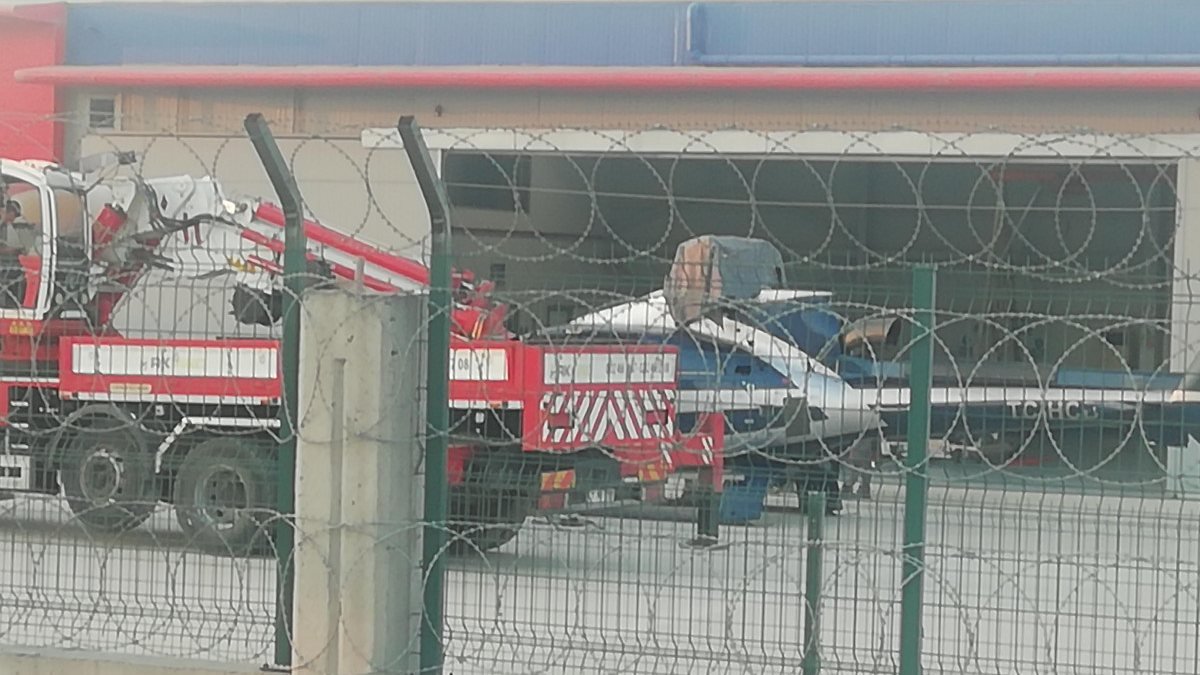 İzmir'de kaza kırıma uğrayan helikopter enkazı kaldırıldı