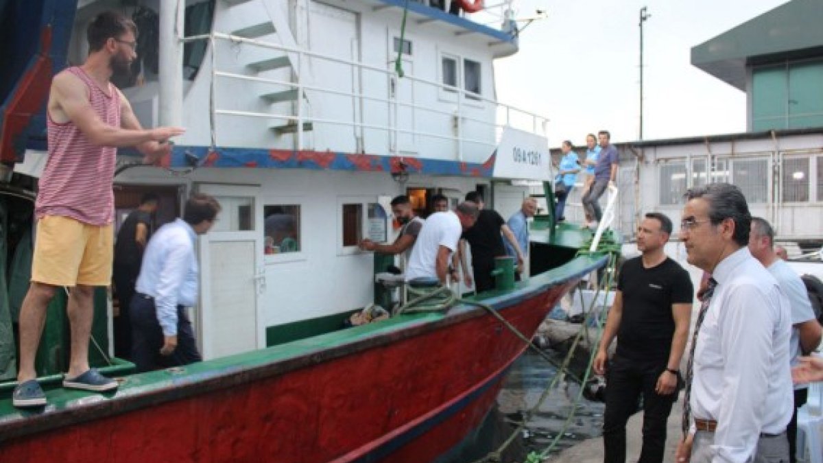Kuşadası'nda balıkçılar denize açıldı