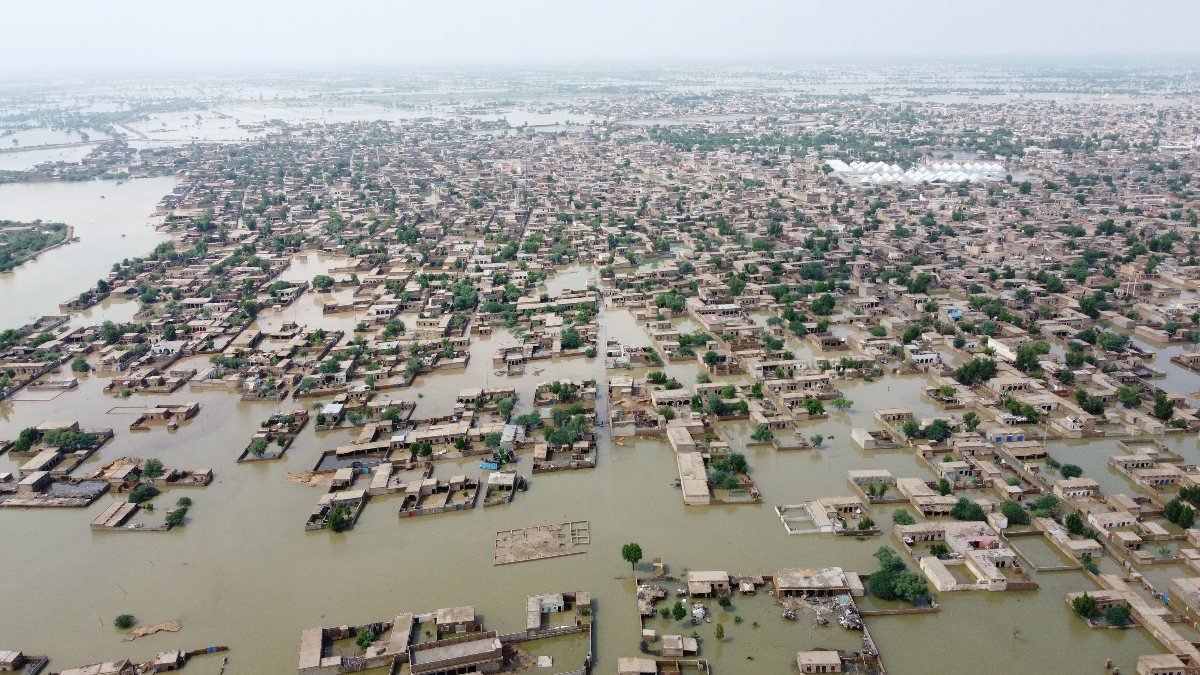 Pakistan'da sel felaketi: Ölü sayısı 1208 oldu