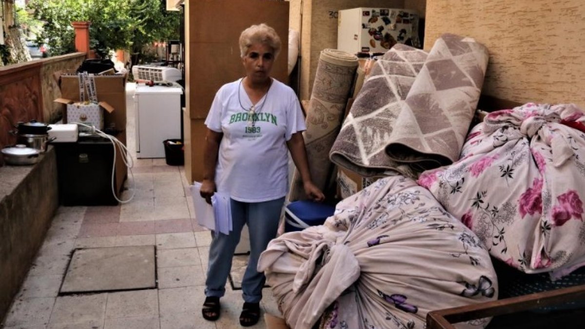Antalya'da 4 çocuk annesi kadın eşyalarıyla evinden atıldı