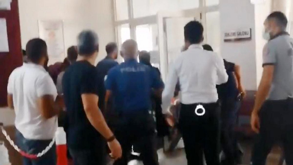 Antalya'da kaza sonrası husumetlilerini hastanede bıçaklayan kadın tutuklandı