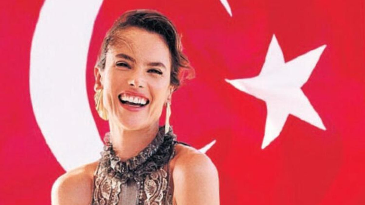 Alessandra Ambrosio, Türk bayrağıyla poz verdi
