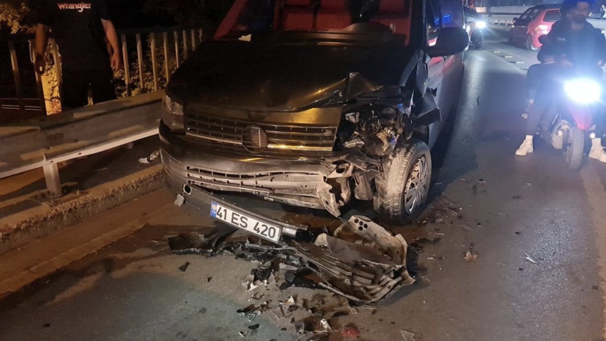Kocaeli'de 2 minibüs çarpıştı: 11 yaralı