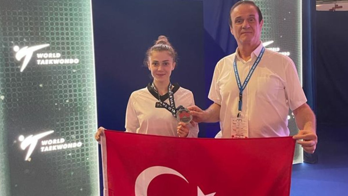 Milli tekvandocu Merve Dinçel'den Paris'te gümüş madalya