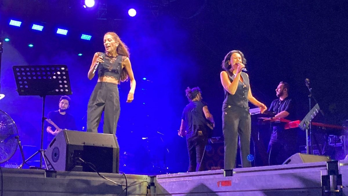 Gülşen'in konserine orkestra ve vokal ekibi çıktı: Gülşen konserimize hoş geldiniz