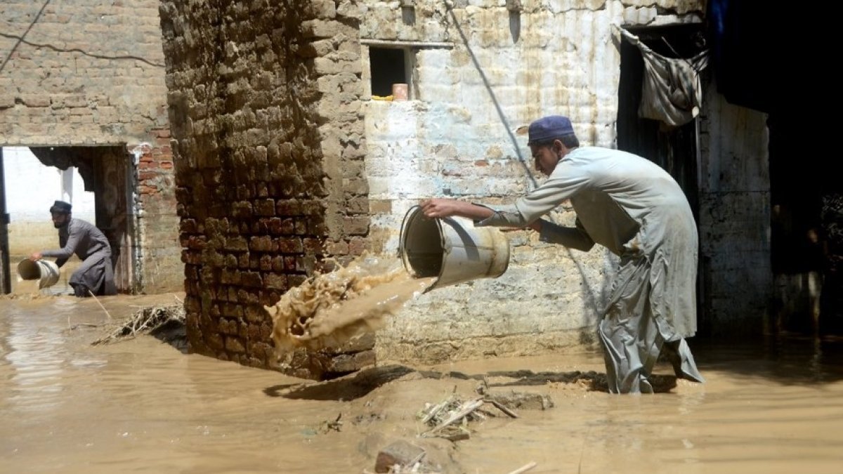 Pakistan'da sel nedeniyle hastalık vakaları arttı