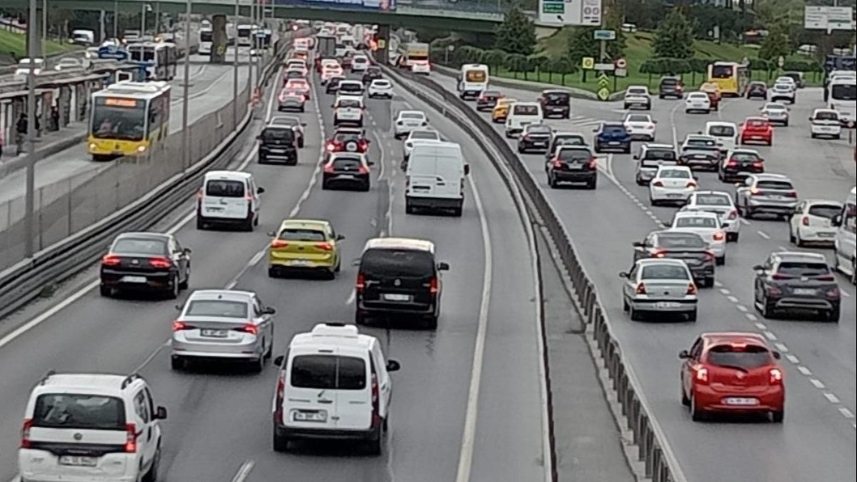 İstanbul’da uyum haftasının ilk gününde trafik yüzde 51'i geçti