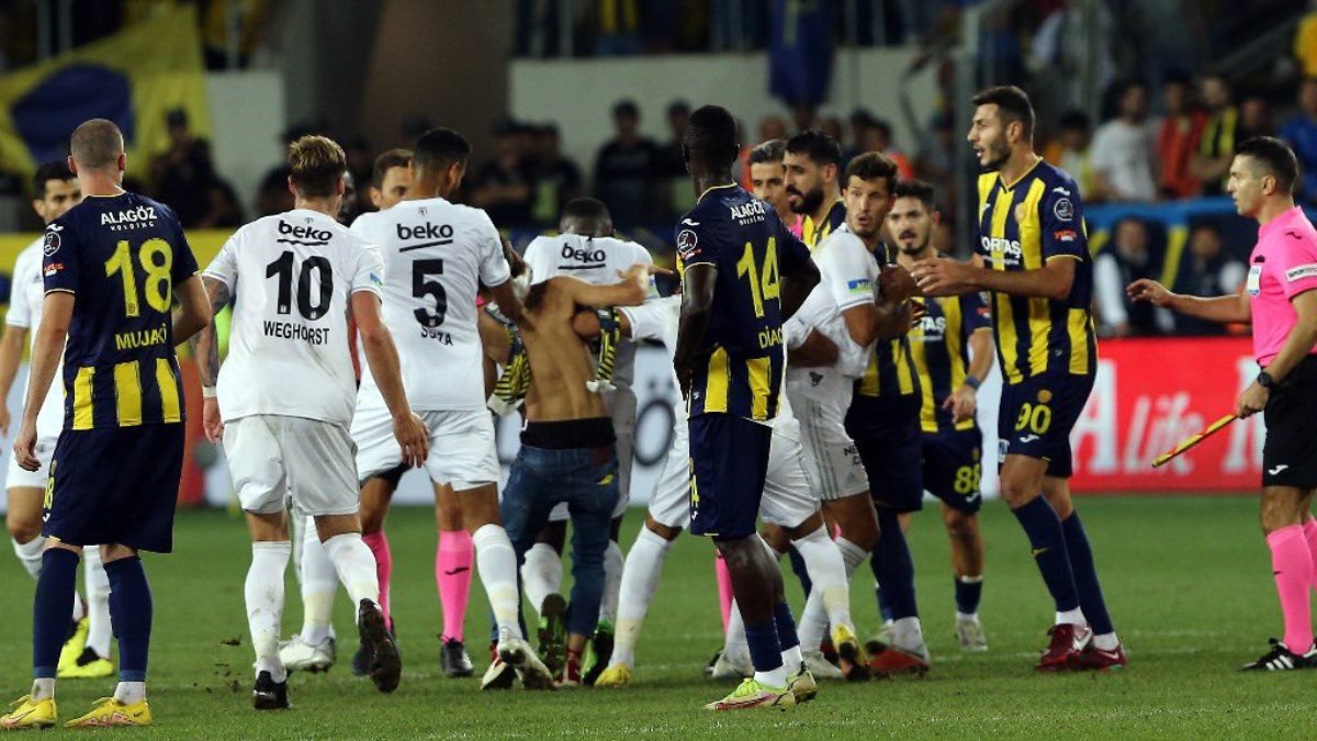 Cenk Tosun: Ben olmasam Salih'in futbol hayatı bitebilirdi