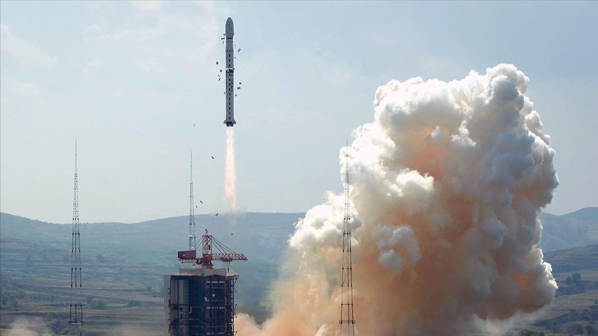 Çin, yeni uydularını uzaya göndermeye devam ediyor