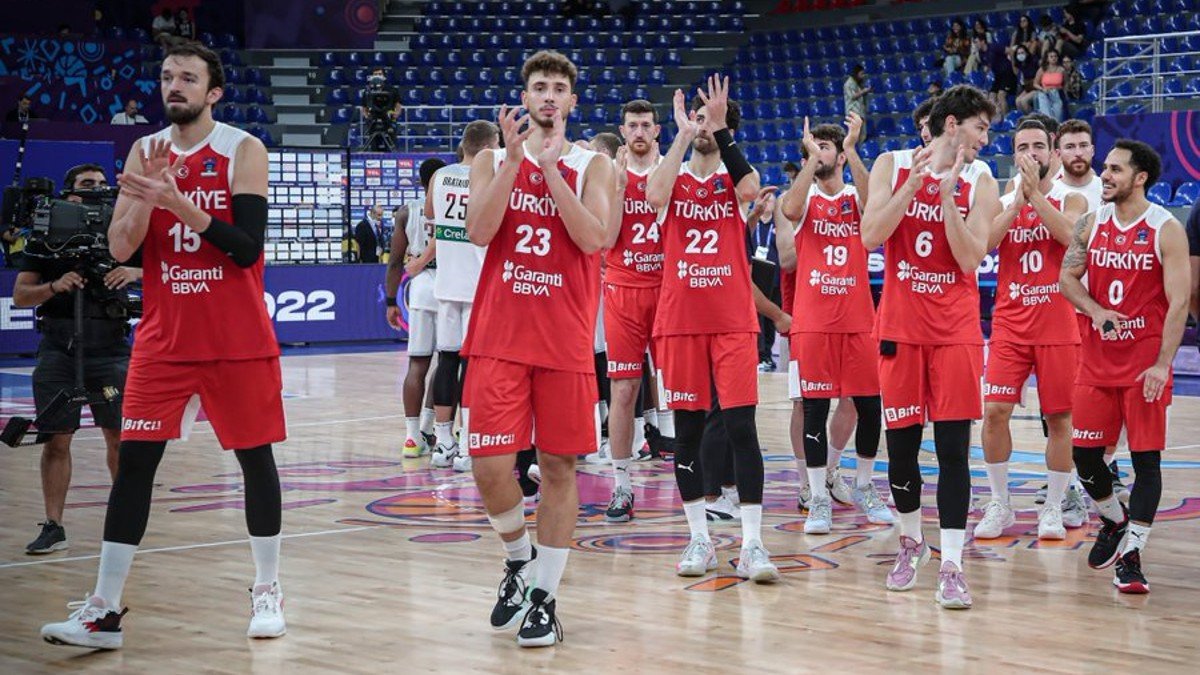 A Milli Basketbol Takımı, 2022 Avrupa Şampiyonası'nda son 16 turunda