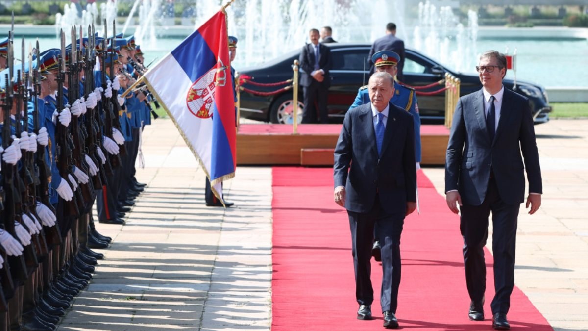 Cumhurbaşkanı Erdoğan Sırbistan'da törenle karşılandı