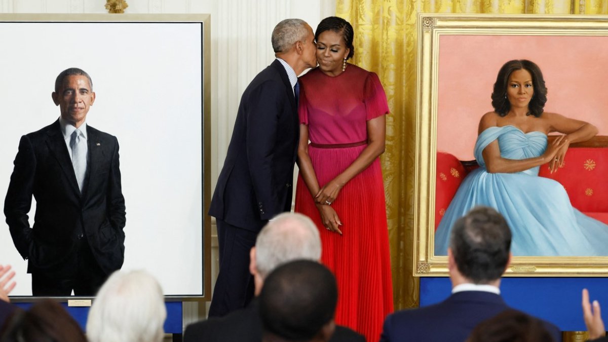Obama çiftinin resmi portreleri Beyaz Saray'da tanıtıldı