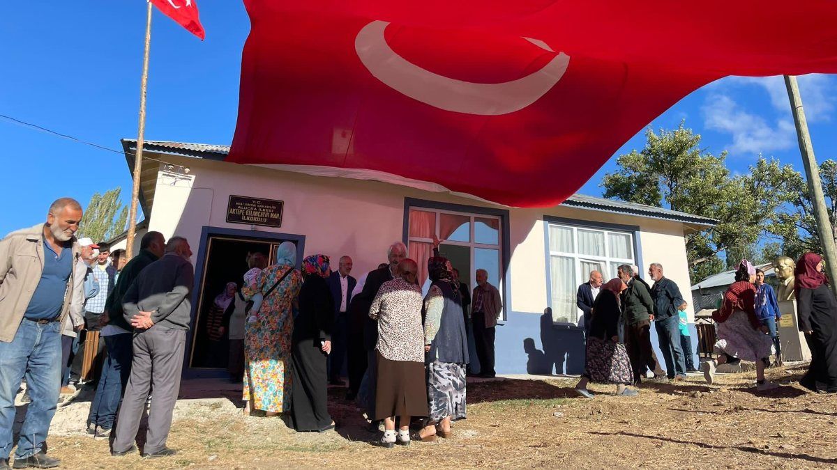 Demet Akalın’dan eğitime destek