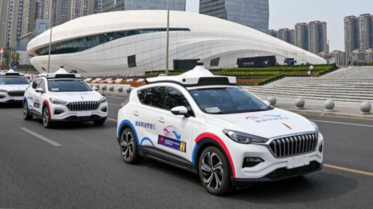Çin'de robot taksiler yaygınlaşıyor