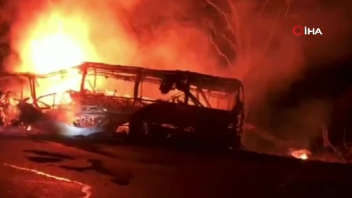 Meksika’da otobüs ile petrol tankeri çarpıştı: 18 ölü