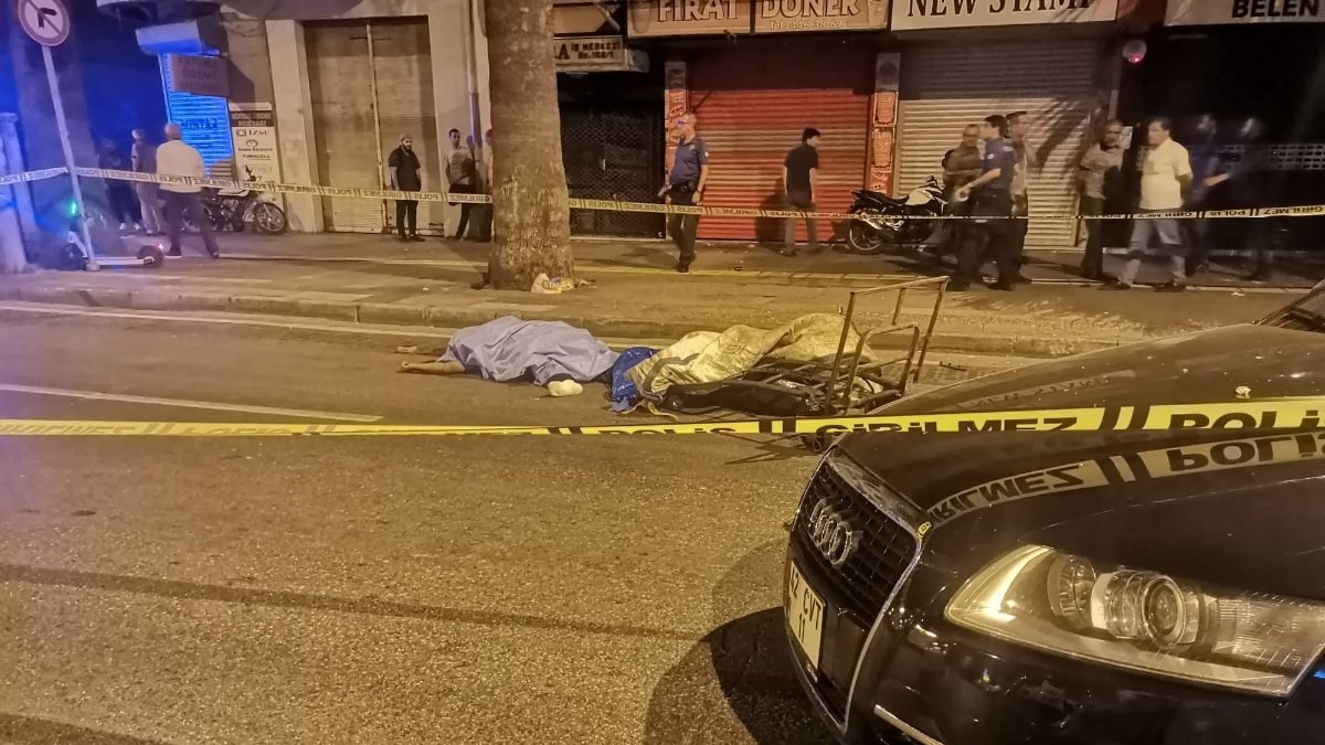 İzmir'de kağıt toplayıcısına taksi çarptı: 1 ölü, 1 yaralı