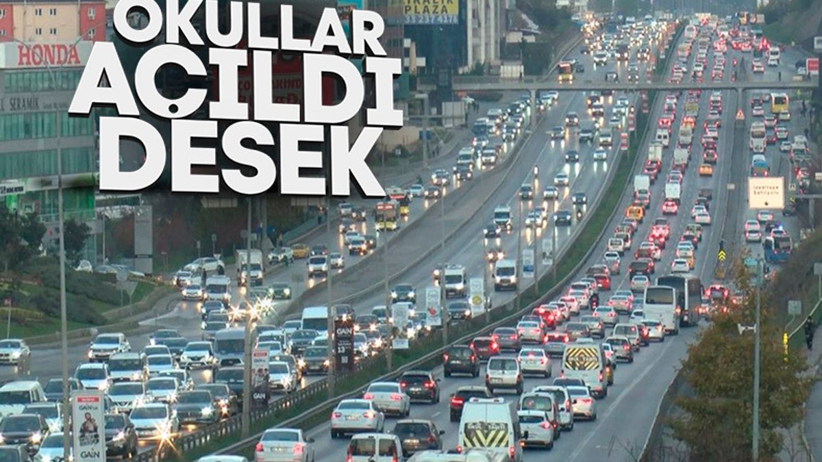 İstanbul'da okulların açılmasıyla trafik yoğunluğu başladı