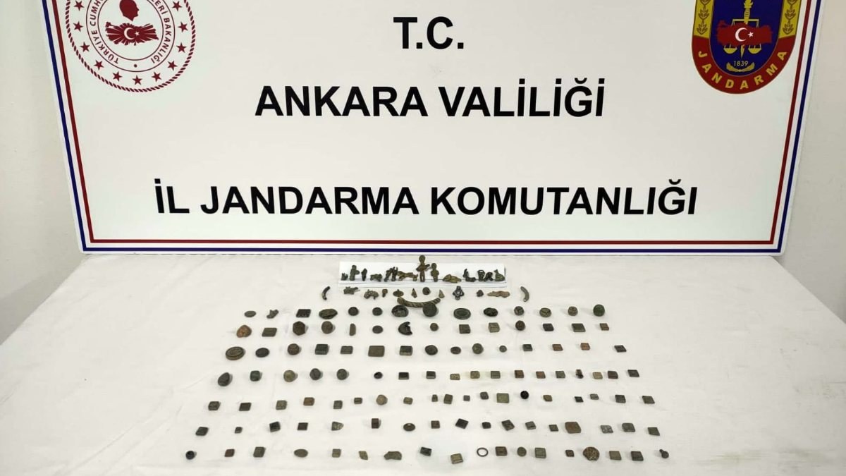 Ankara'da tarihi eser kaçakçılarına operasyon yapıldı