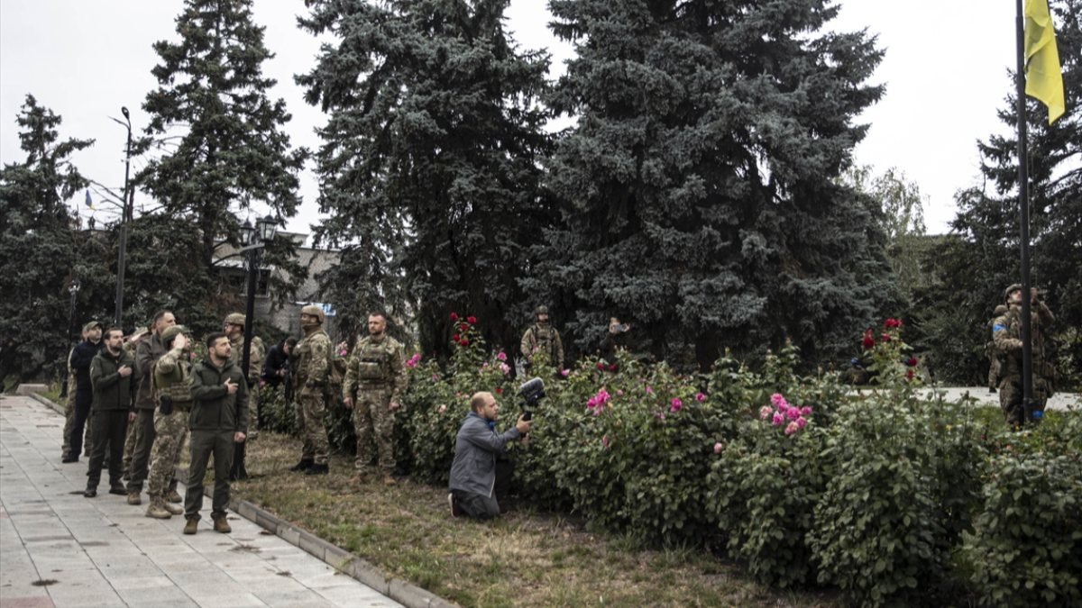 Vladimir Zelensky yeniden Ukrayna'nın kontrolüne geçen İzyum şehrinde