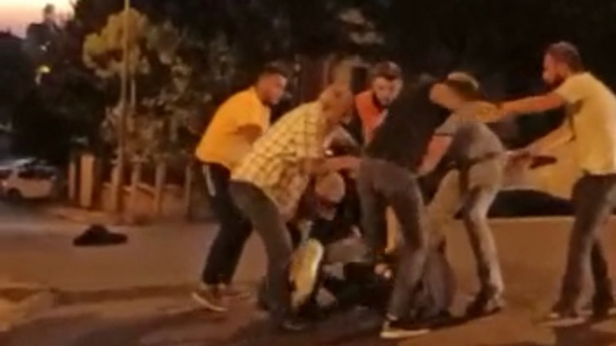 Ataşehir'de saldırganlar moto kuryeyi darbederek üzerine araç sürdü