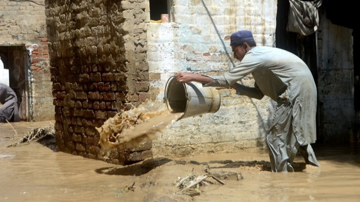 Pakistan'da sel felaketi: Ölü sayısı 1545'e yükseldi