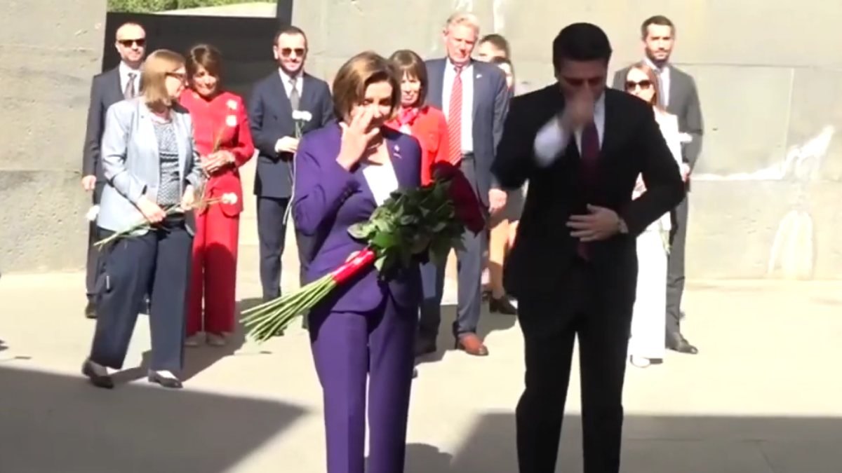 Nancy Pelosi'nin sözde soykırım anıtında sahte gözyaşları