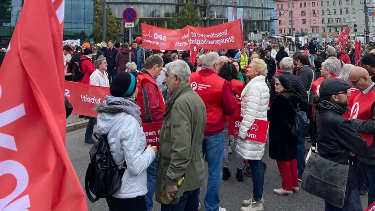 Avusturya'da hayat pahalılığı gösterilerle protesto edildi