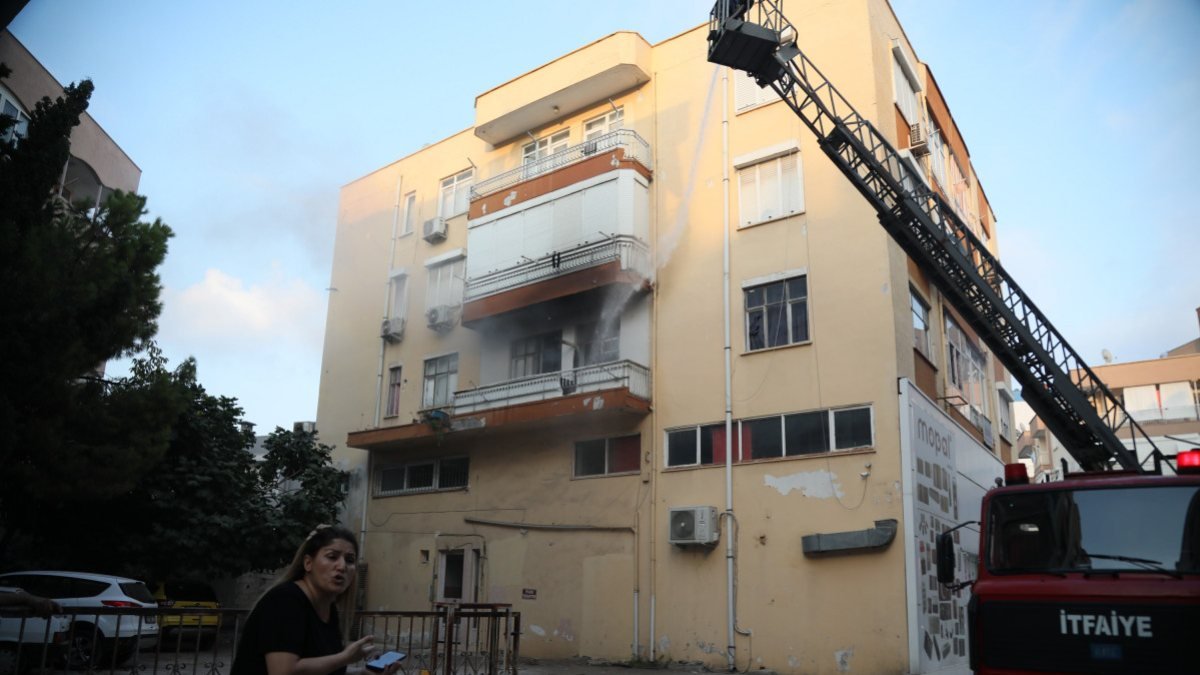 Antalya'da sinir krizi geçiren kadın balkonu yaktı