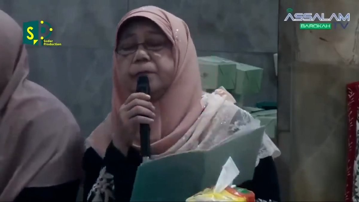 Endonezya'da Kur'an-ı Kerim okuduğu sırada vefat etti