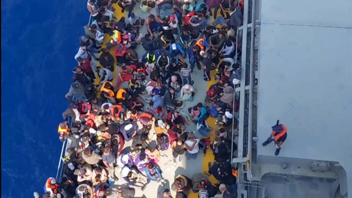 Antalya'da kurtarılan 283 kaçak göçmen, ülkelerine gönderilecek