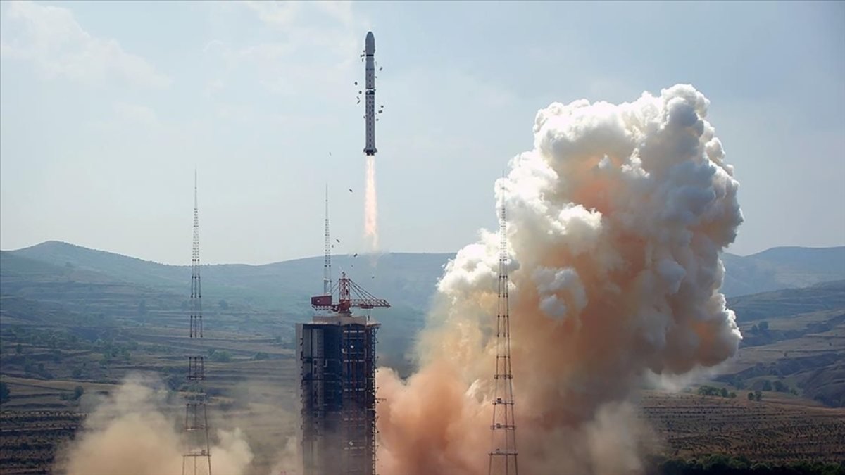 Çin, yeni uydularını fırlatmaya devam ediyor