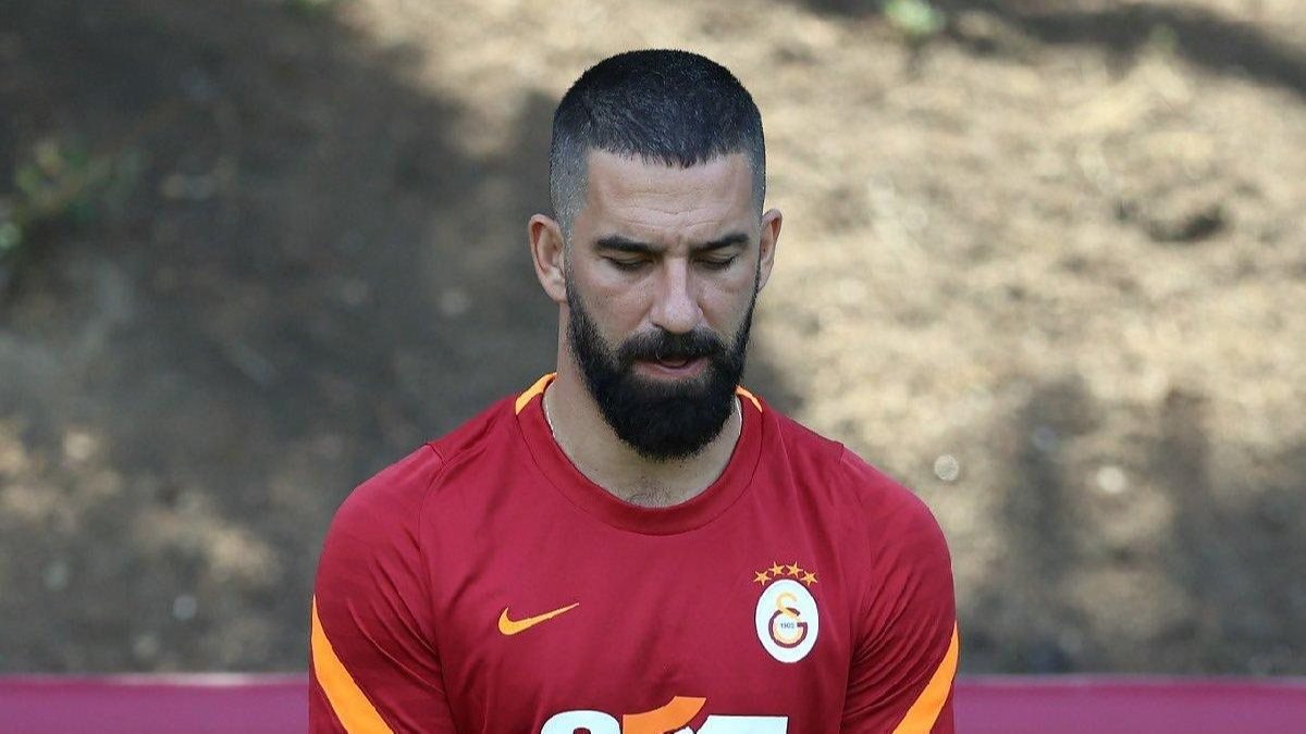 Arda Turan'dan kendisini keşfeden antrenöre vefa