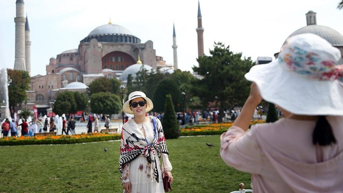 Türkiye'yi ziyaret eden turist sayısı 32 milyonu geçti