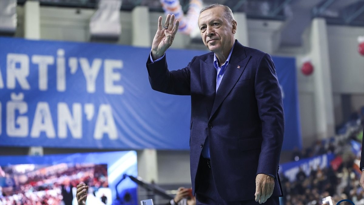 Cumhurbaşkanı Erdoğan: Gençlerimize yönelik büyük bir gönül seferberliğine çıkıyoruz